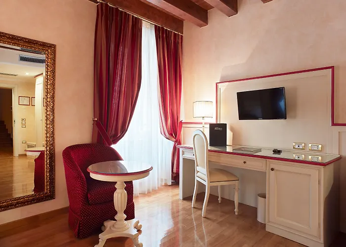 Mazzanti فندق 3*